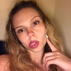 Meet your Posher, Corinne